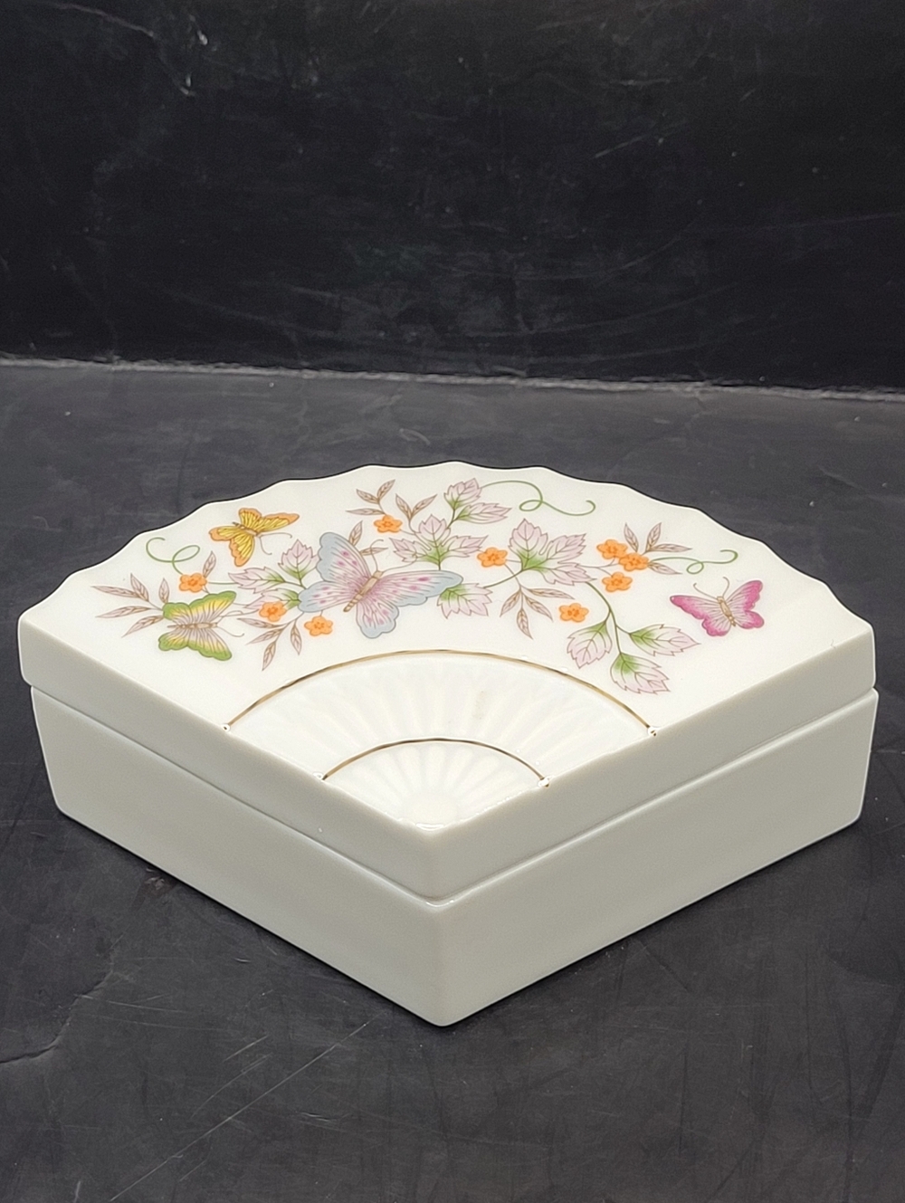 Vintage Trinket Box Fan Shape Porcelain Avon Products 1981 Dresser Vanity Decor
